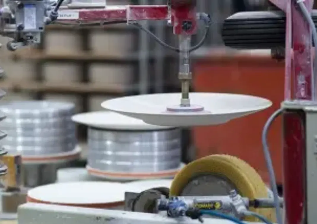 série sur mesure d'assiette plate en coulage à limoges