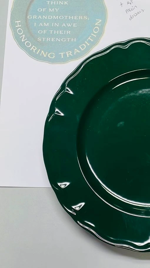 assiette sur mesure émaillé en vert porcelaine de limoges maison manoi
