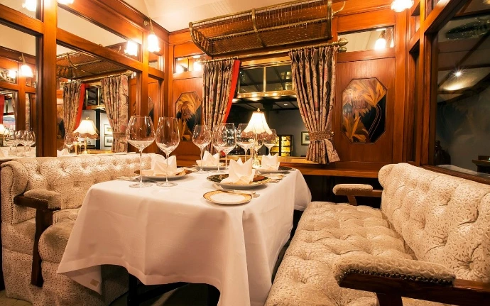 100 assiettes porcelaine Orient Express Jean-Paul Gaultier dîner VIP