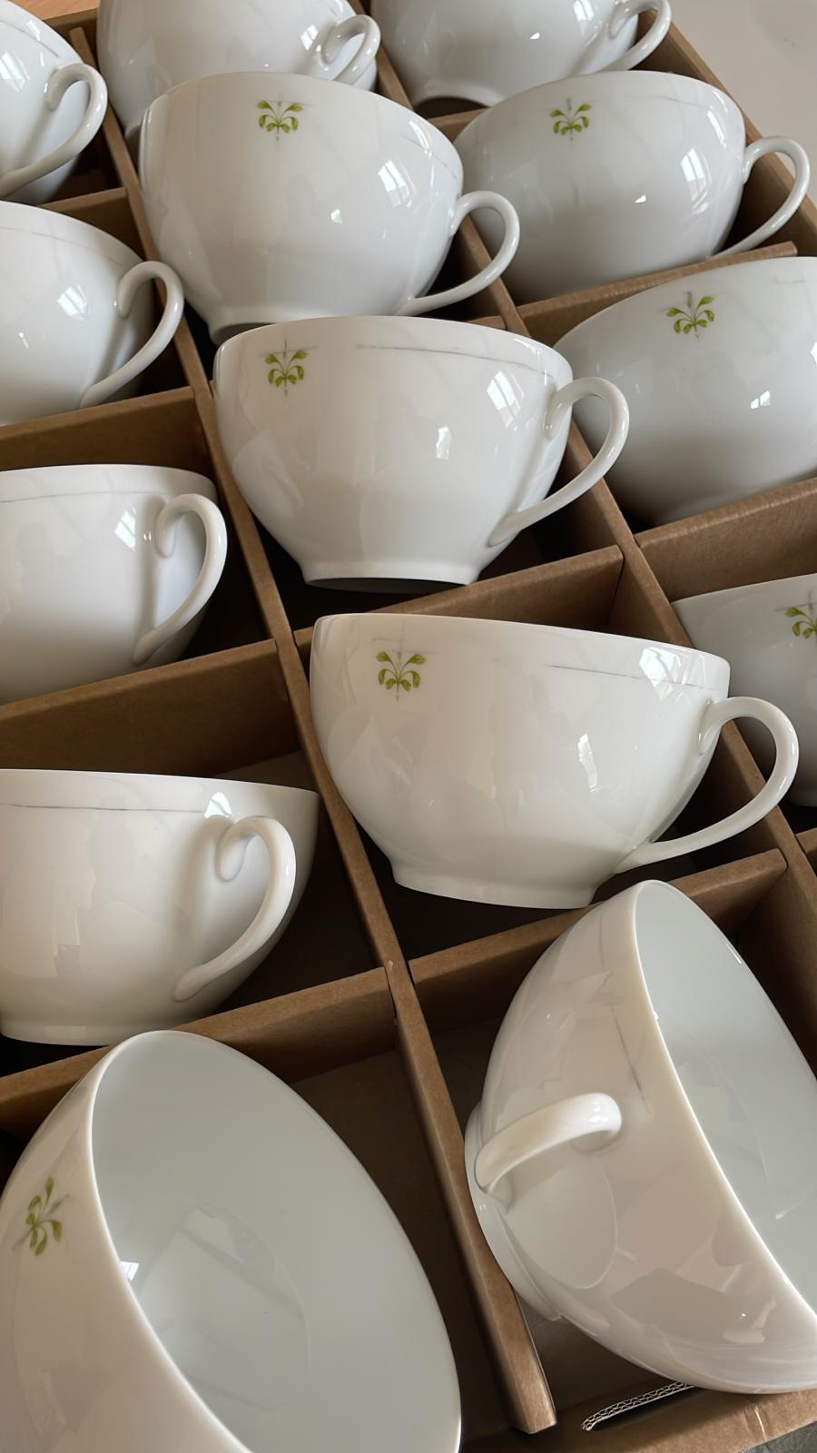 série de tasses à thé personnalisée a limoges sur mesure 