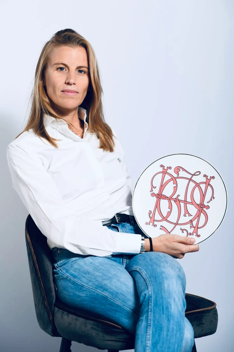 Laurène desjardins fondatrice de Maison manoi porcelaine de limoges sur mesure