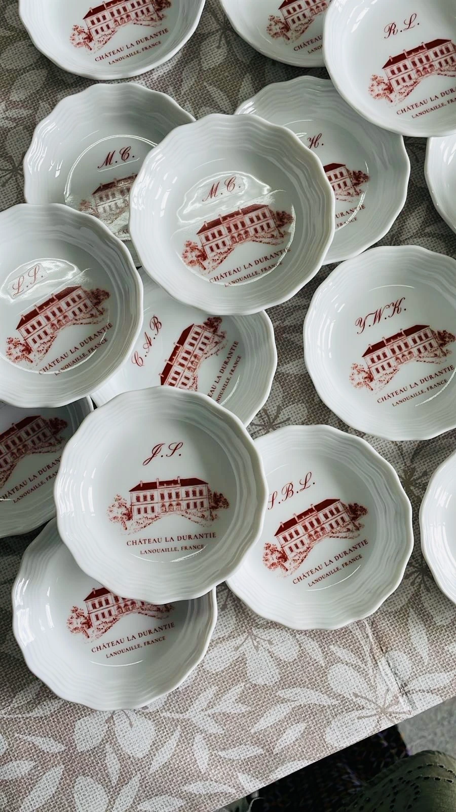 80 coupelles en porcelaine de limoges initiales de chaque invité
