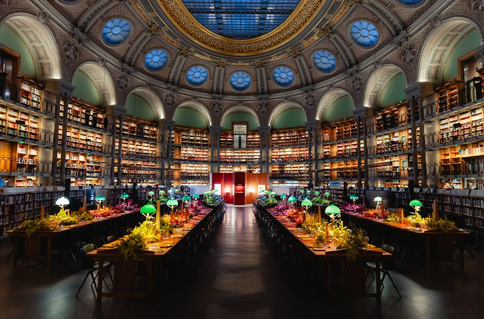 175 customized porcelain plates for the Bvlgari house