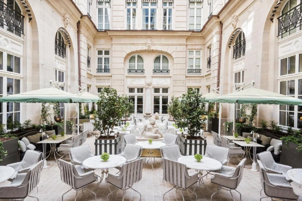 80 plates made for the Crillon