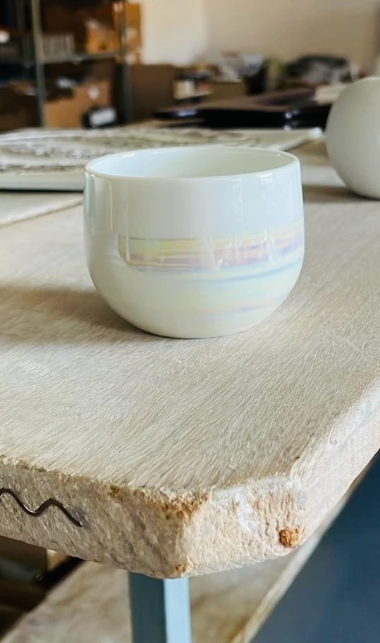 Série de tasses façonnées sur mesure  en porcelaine de limoges
