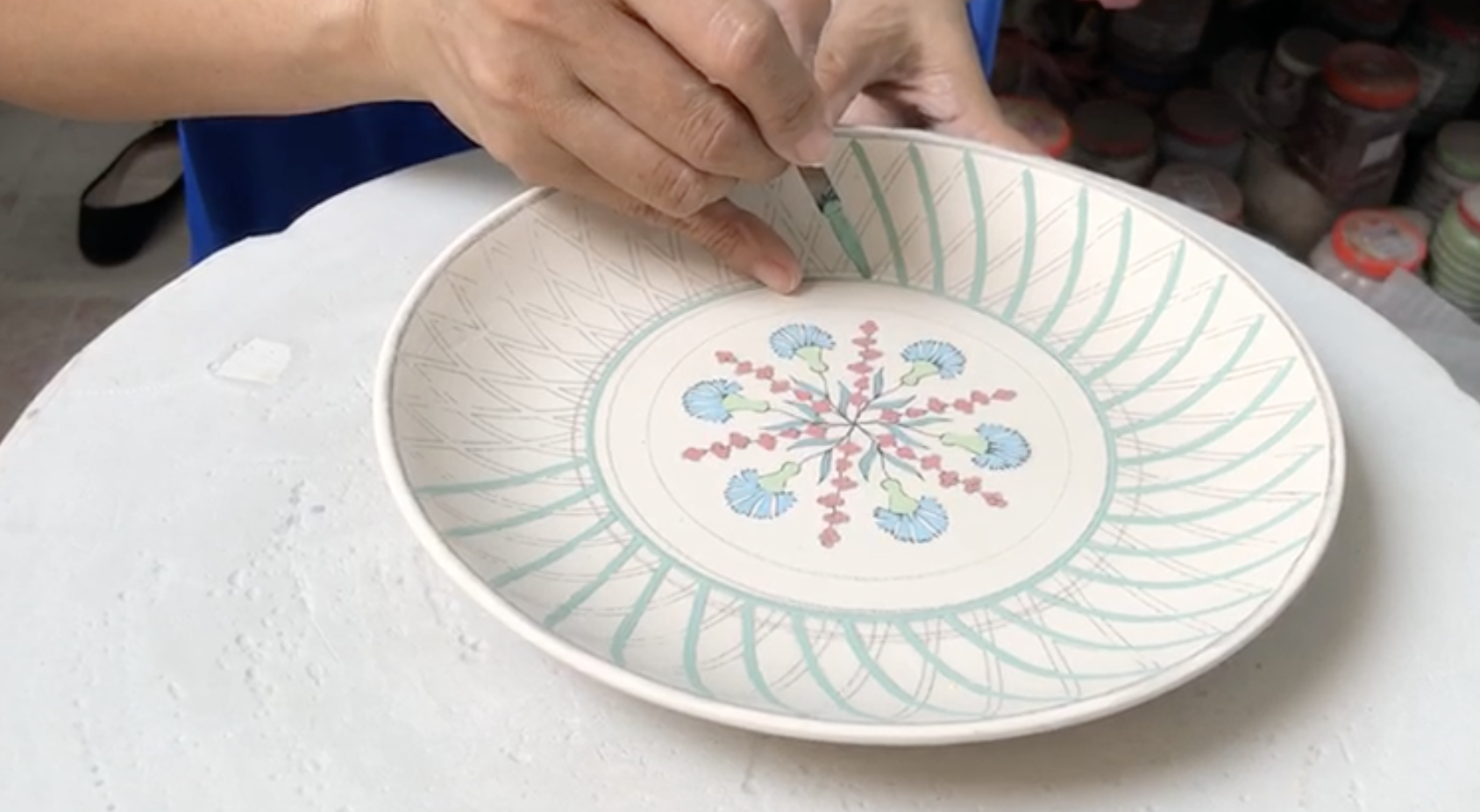 Peinture à la main décoration sur porcelaine