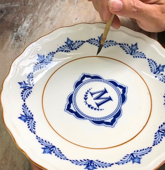 assiette en porcelaine moderne