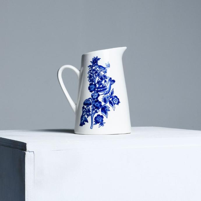 Vase en porcelaine peint à la main 